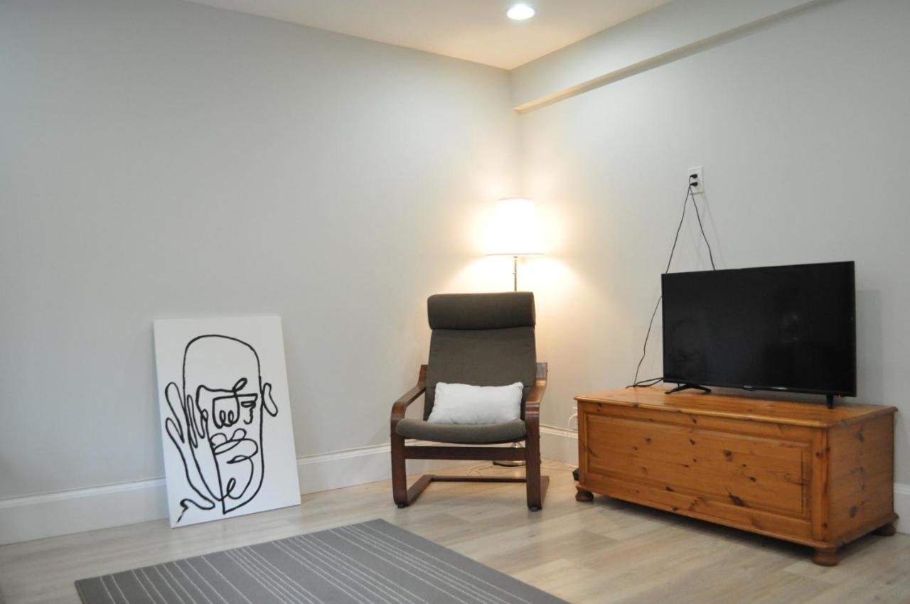 Stylish 1 Bedroom Suite In North Vancouver 10 Mins Ski ภายนอก รูปภาพ