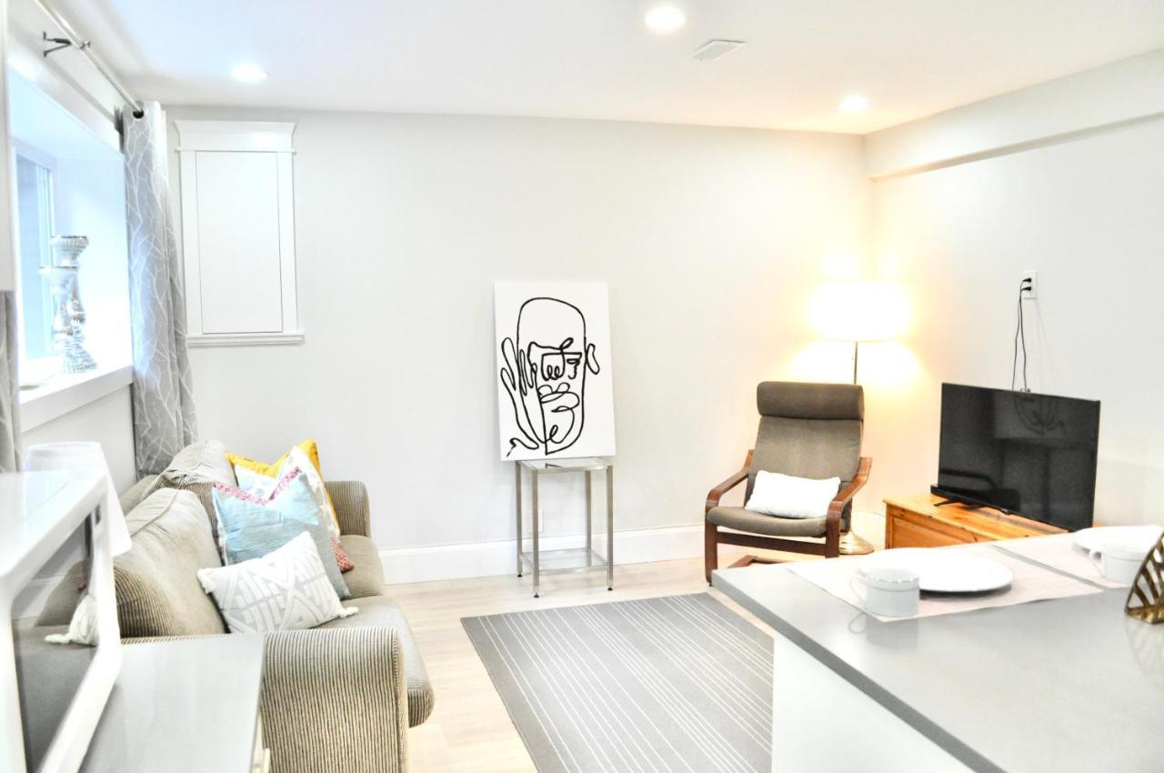 Stylish 1 Bedroom Suite In North Vancouver 10 Mins Ski ภายนอก รูปภาพ